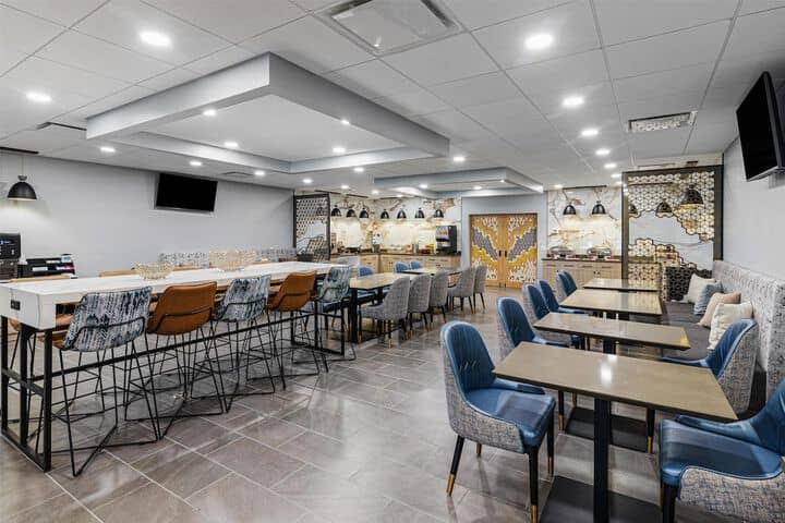Breakfast area